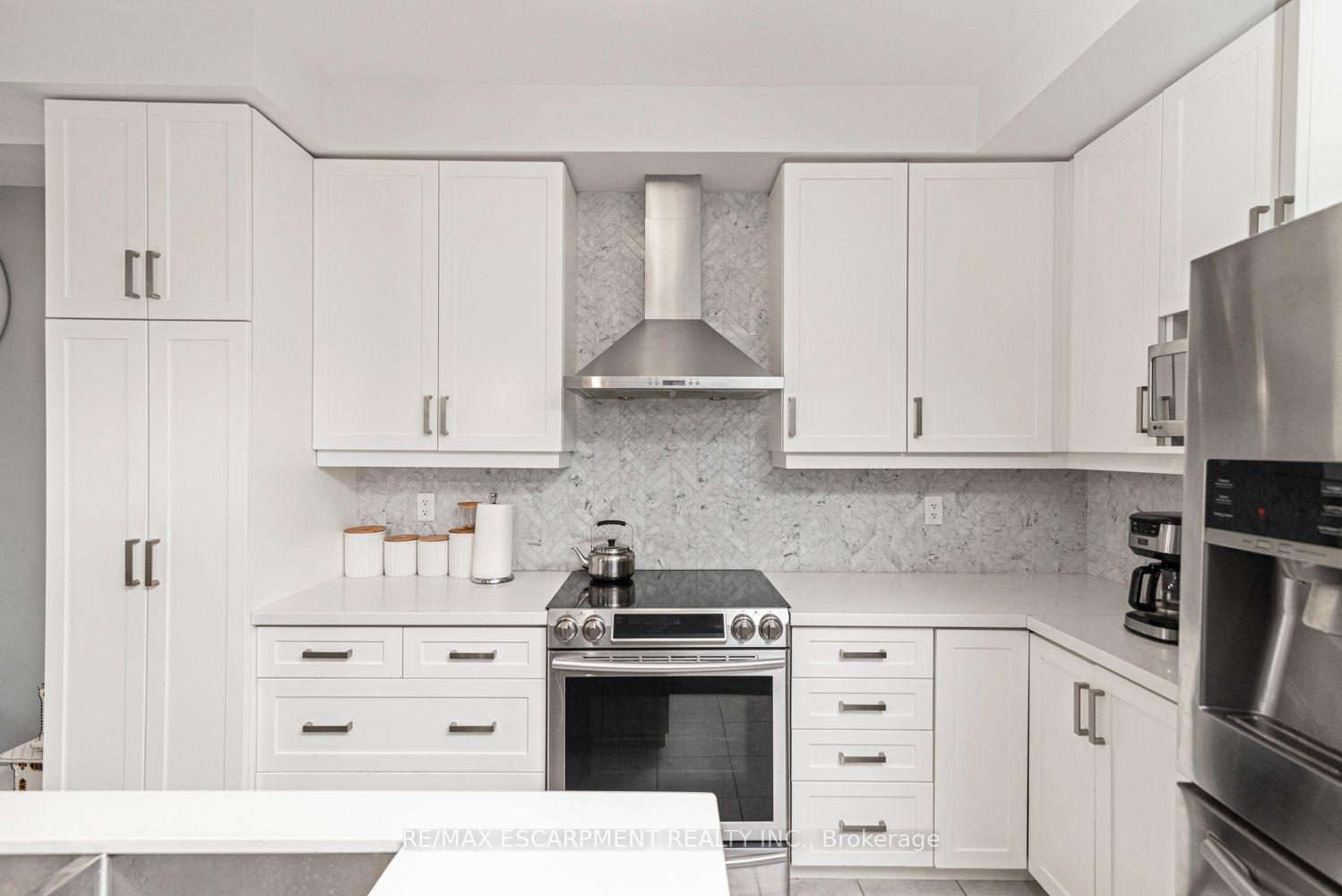 Photo 13 of 55 Greenwich Avenue, Hamilton, Stoney Creek Mountain — HOMEH