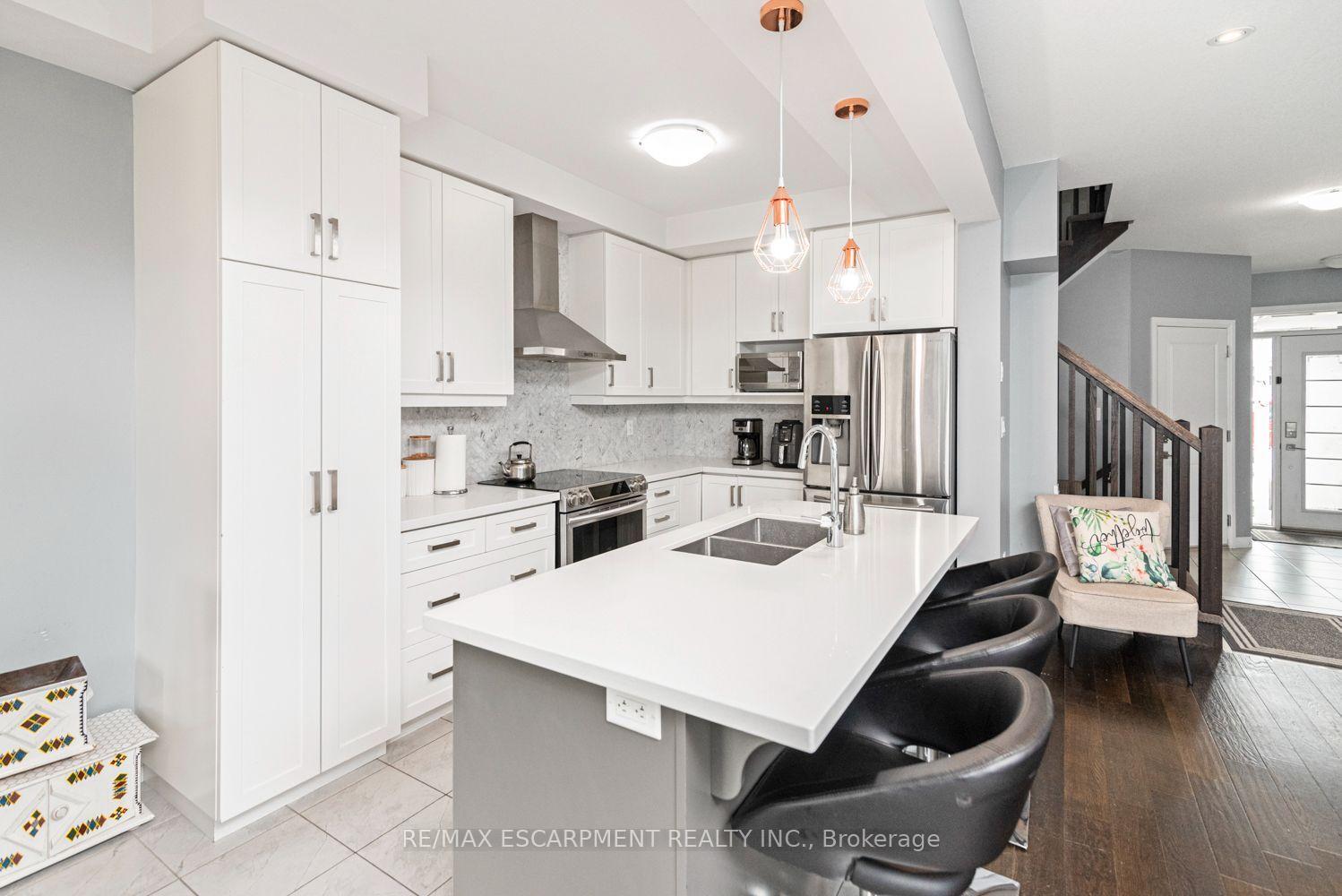 Photo 14 of 55 Greenwich Avenue, Hamilton, Stoney Creek Mountain — HOMEH