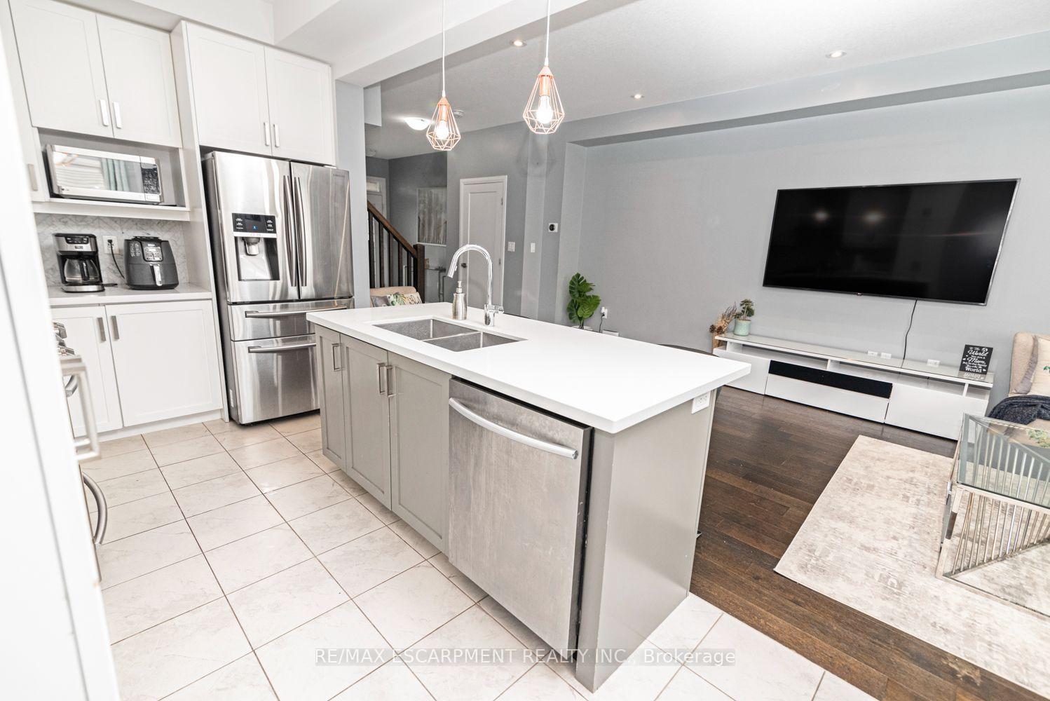 Photo 15 of 55 Greenwich Avenue, Hamilton, Stoney Creek Mountain — HOMEH