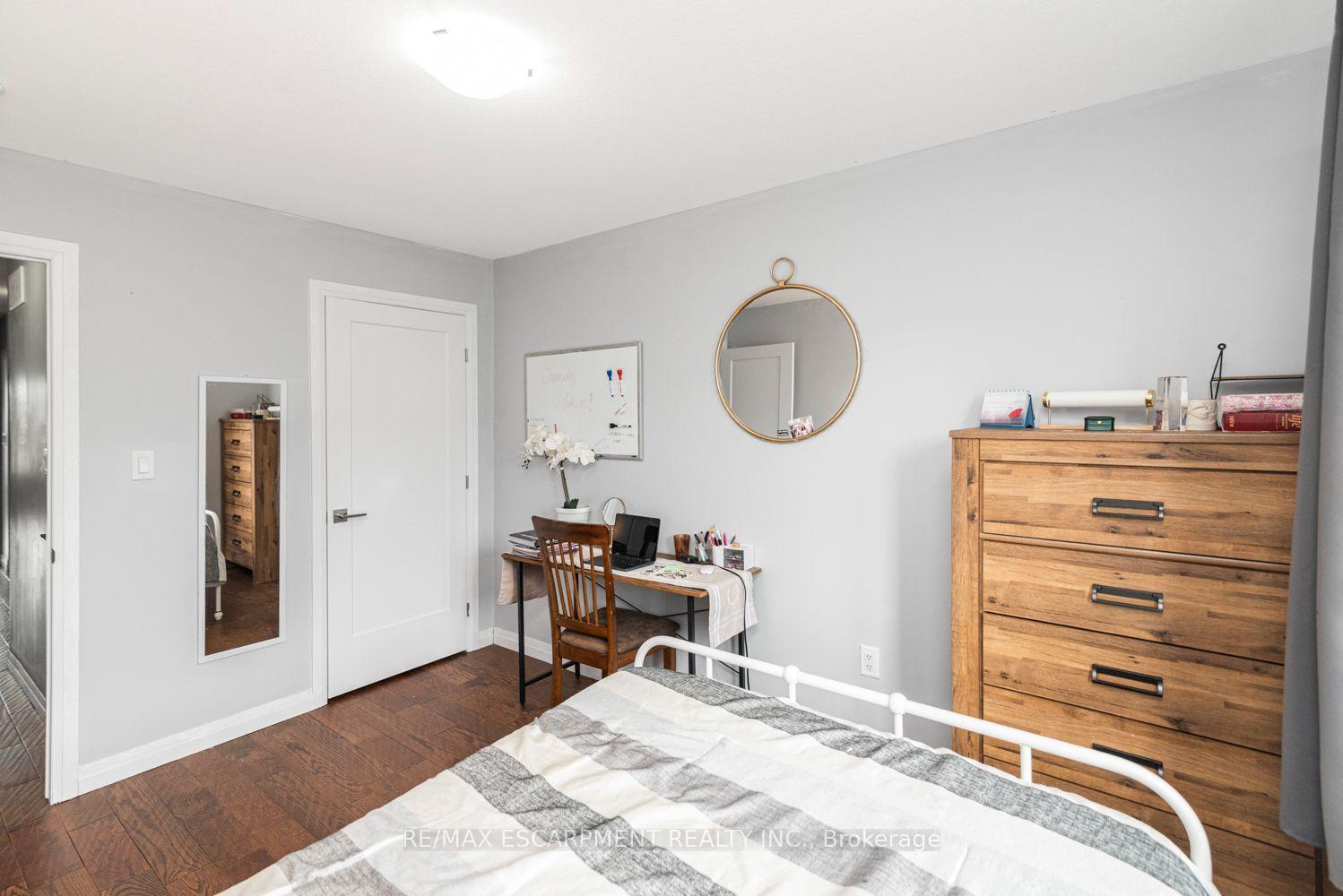 Photo 23 of 55 Greenwich Avenue, Hamilton, Stoney Creek Mountain — HOMEH