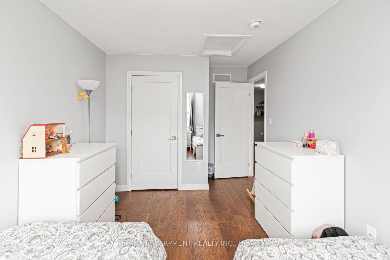 Photo 26 of 55 Greenwich Avenue, Hamilton, Stoney Creek Mountain — HOMEH