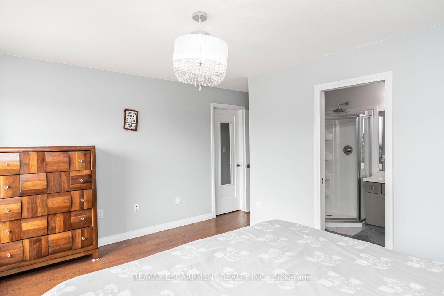 Photo 31 of 55 Greenwich Avenue, Hamilton, Stoney Creek Mountain — HOMEH