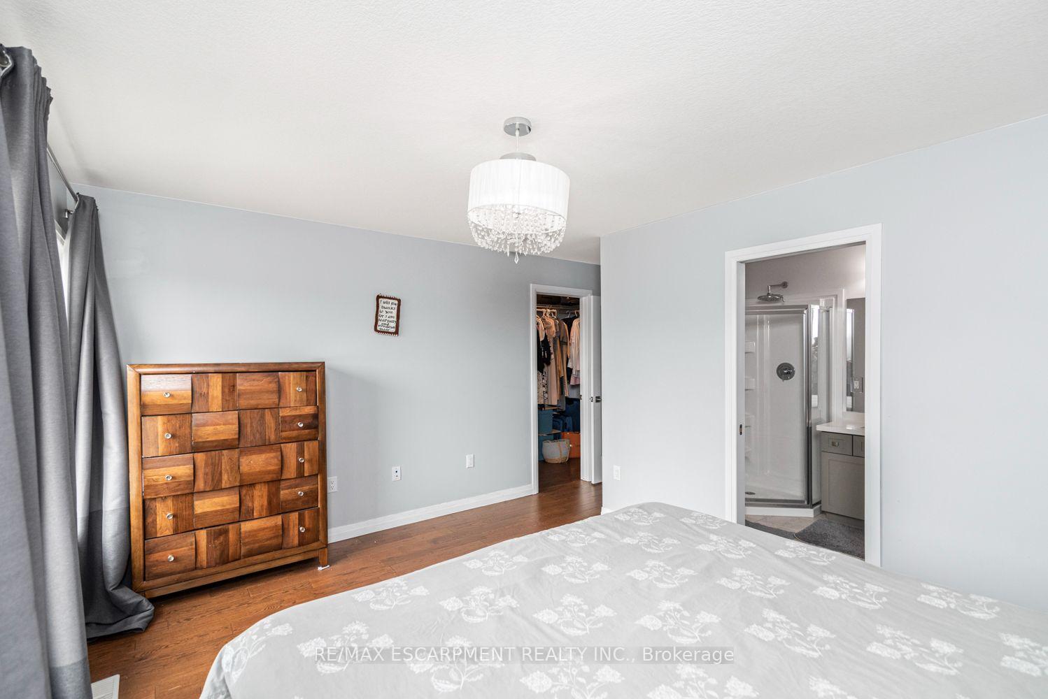 Photo 33 of 55 Greenwich Avenue, Hamilton, Stoney Creek Mountain — HOMEH