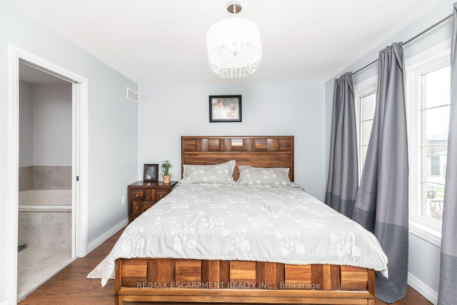 Photo 34 of 55 Greenwich Avenue, Hamilton, Stoney Creek Mountain — HOMEH
