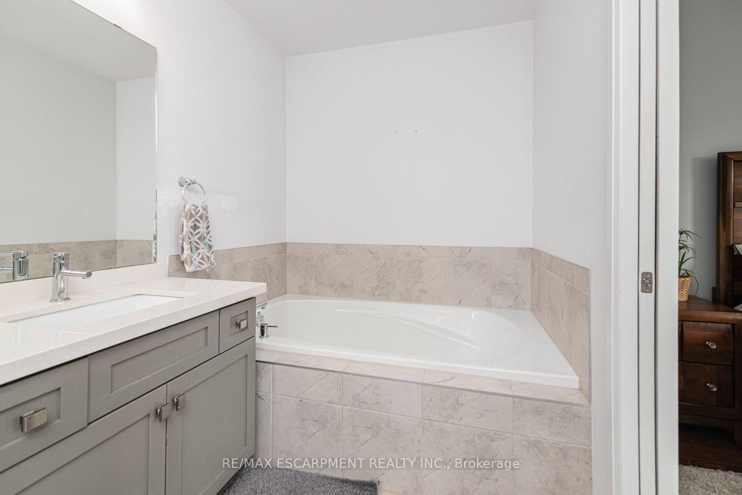 Photo 36 of 55 Greenwich Avenue, Hamilton, Stoney Creek Mountain — HOMEH