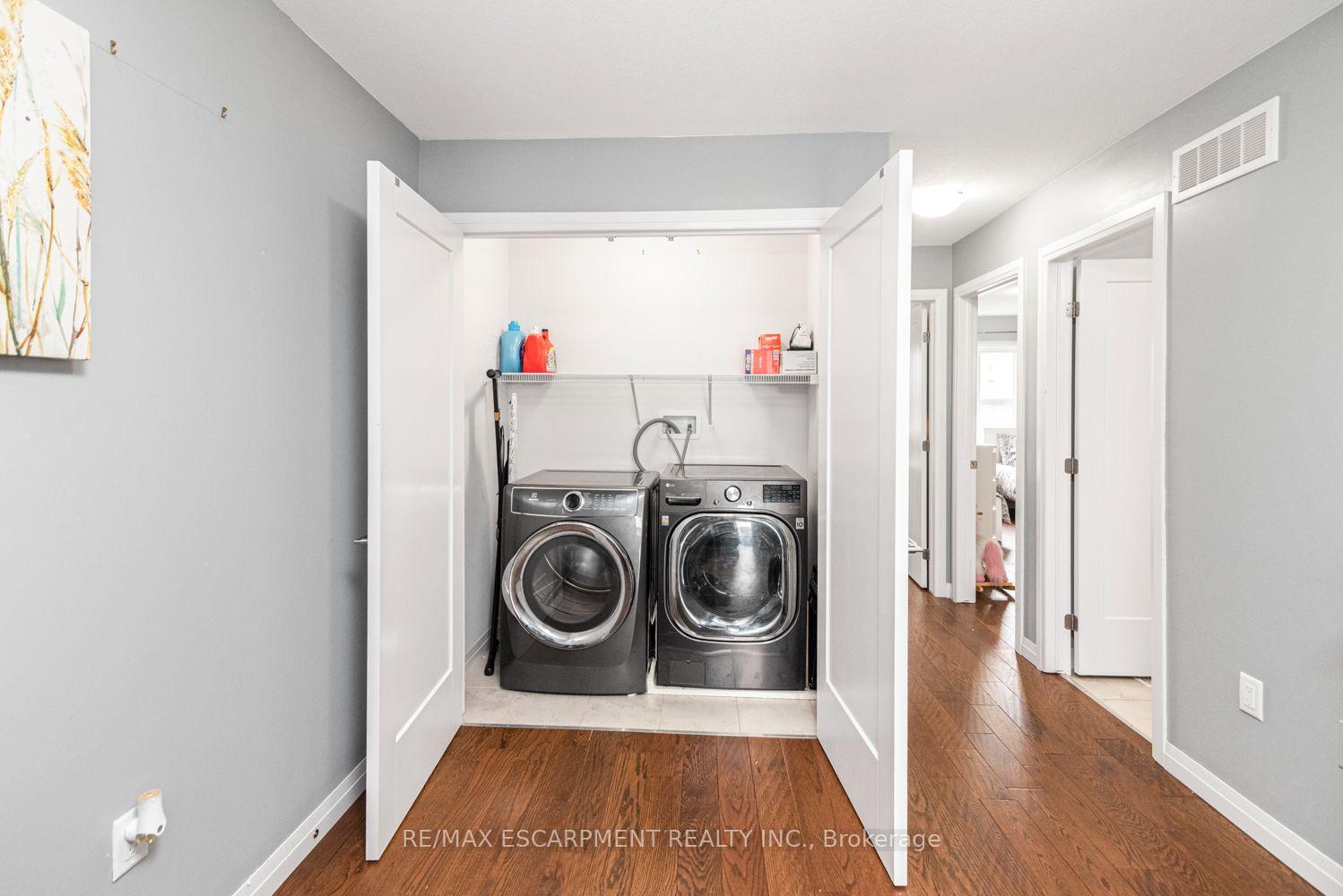 Photo 42 of 55 Greenwich Avenue, Hamilton, Stoney Creek Mountain — HOMEH