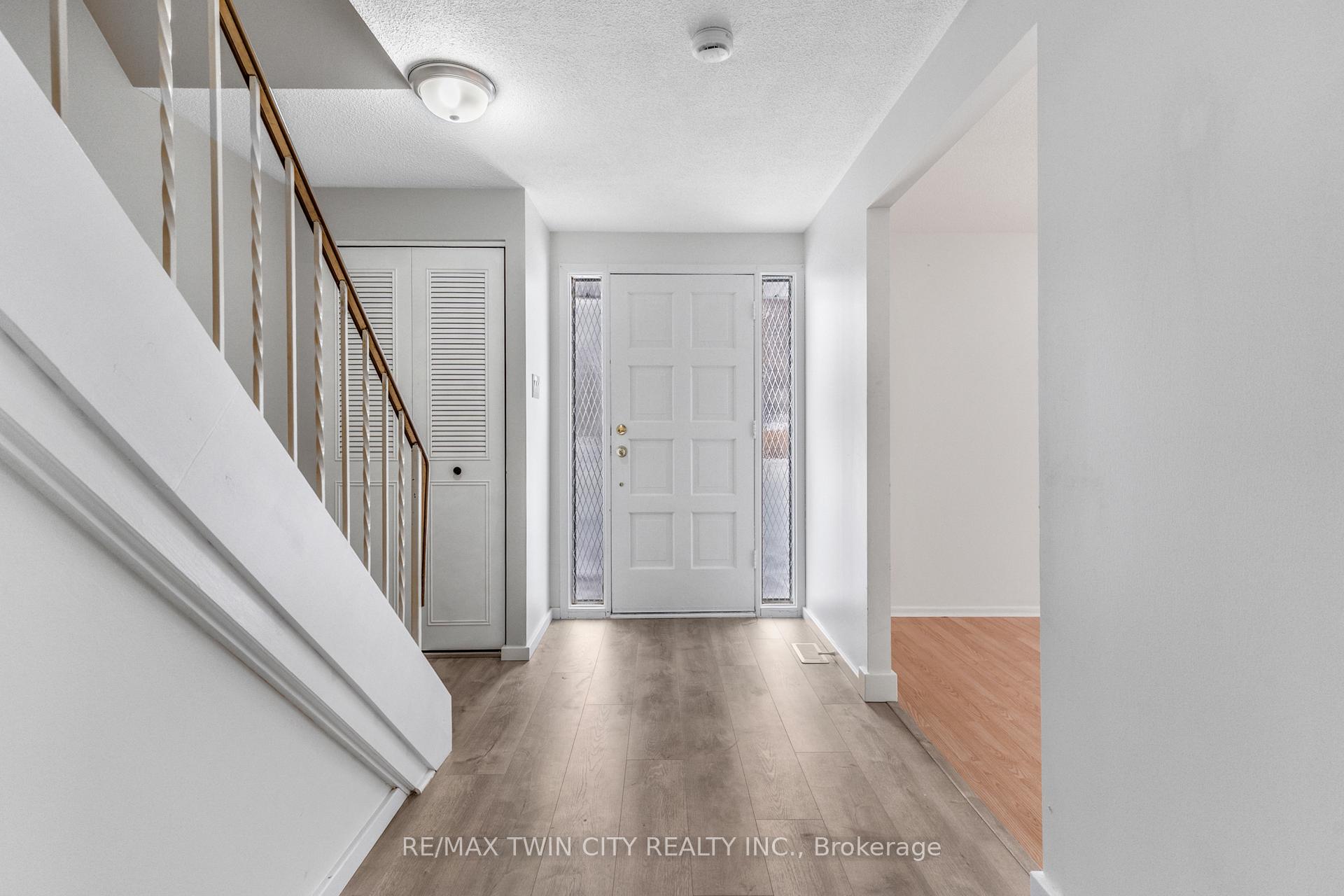 Photo 4 of 111 Manor Drive, Kitchener, Centreville Chicopee — HOMEH