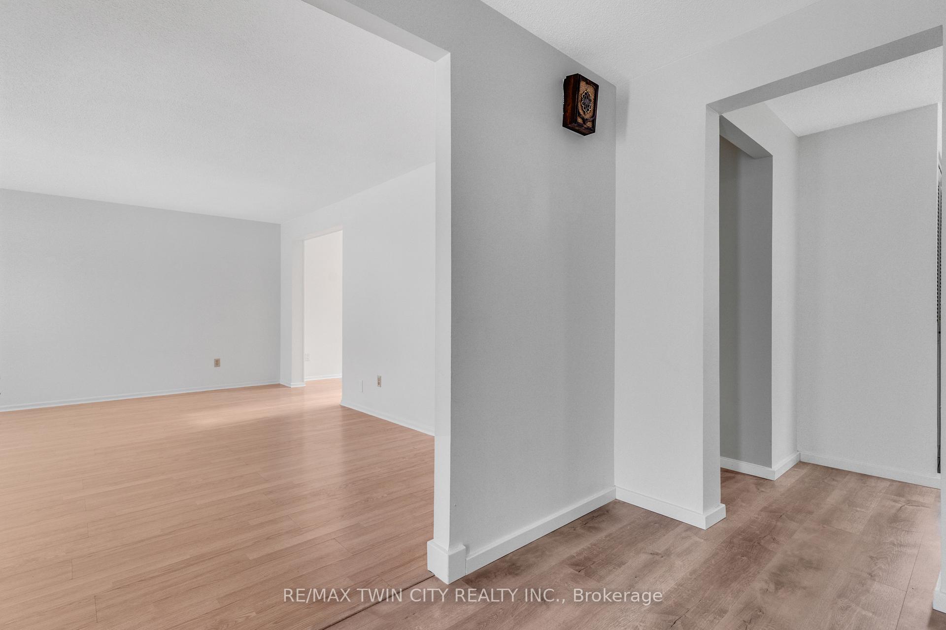 Photo 6 of 111 Manor Drive, Kitchener, Centreville Chicopee — HOMEH