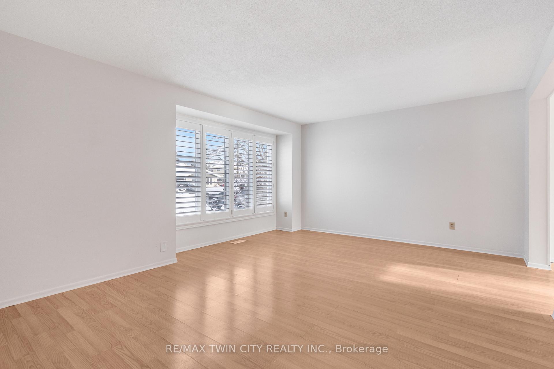 Photo 8 of 111 Manor Drive, Kitchener, Centreville Chicopee — HOMEH
