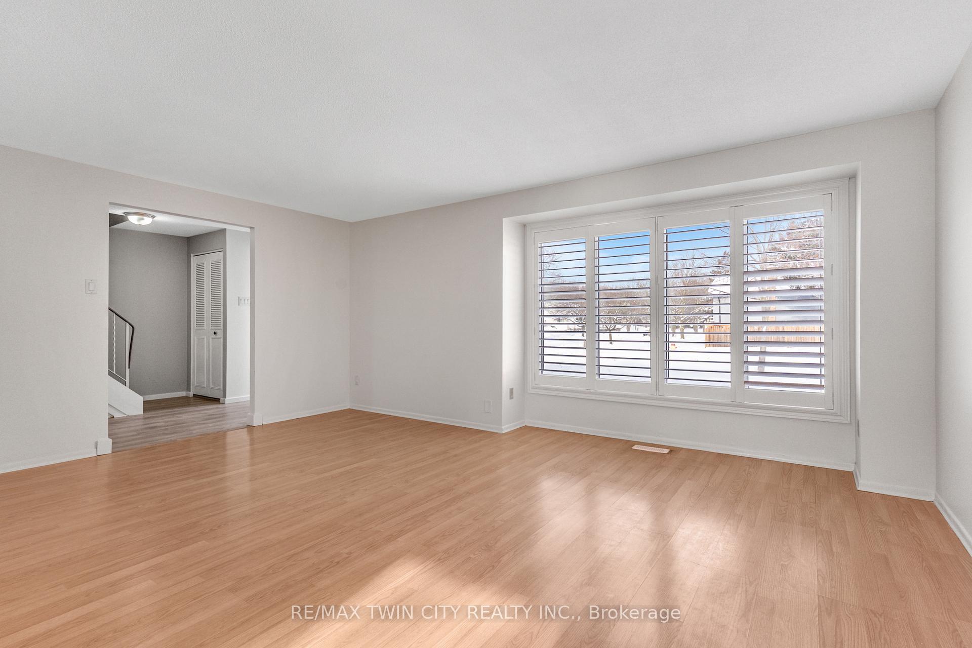 Photo 9 of 111 Manor Drive, Kitchener, Centreville Chicopee — HOMEH