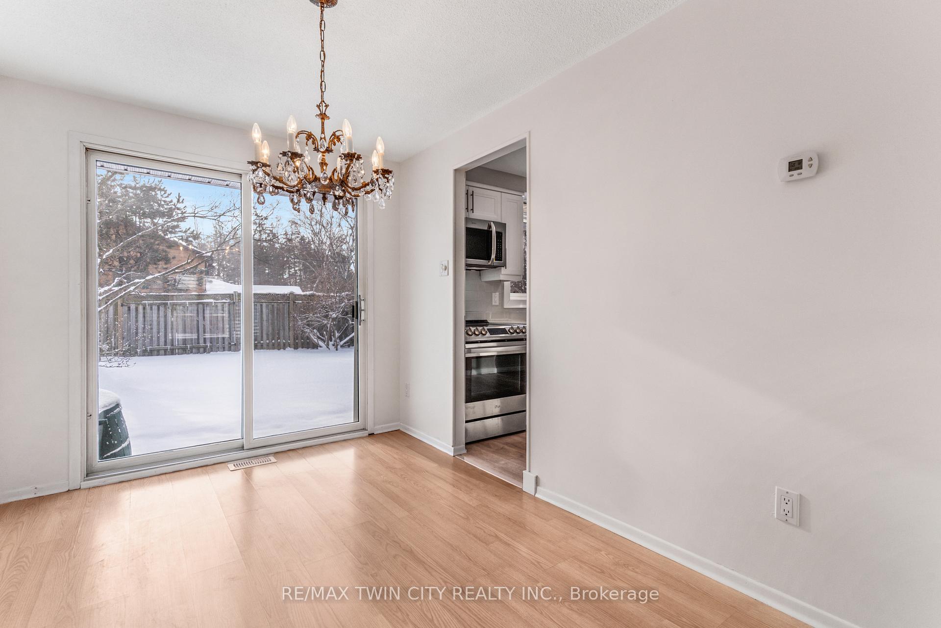 Photo 13 of 111 Manor Drive, Kitchener, Centreville Chicopee — HOMEH