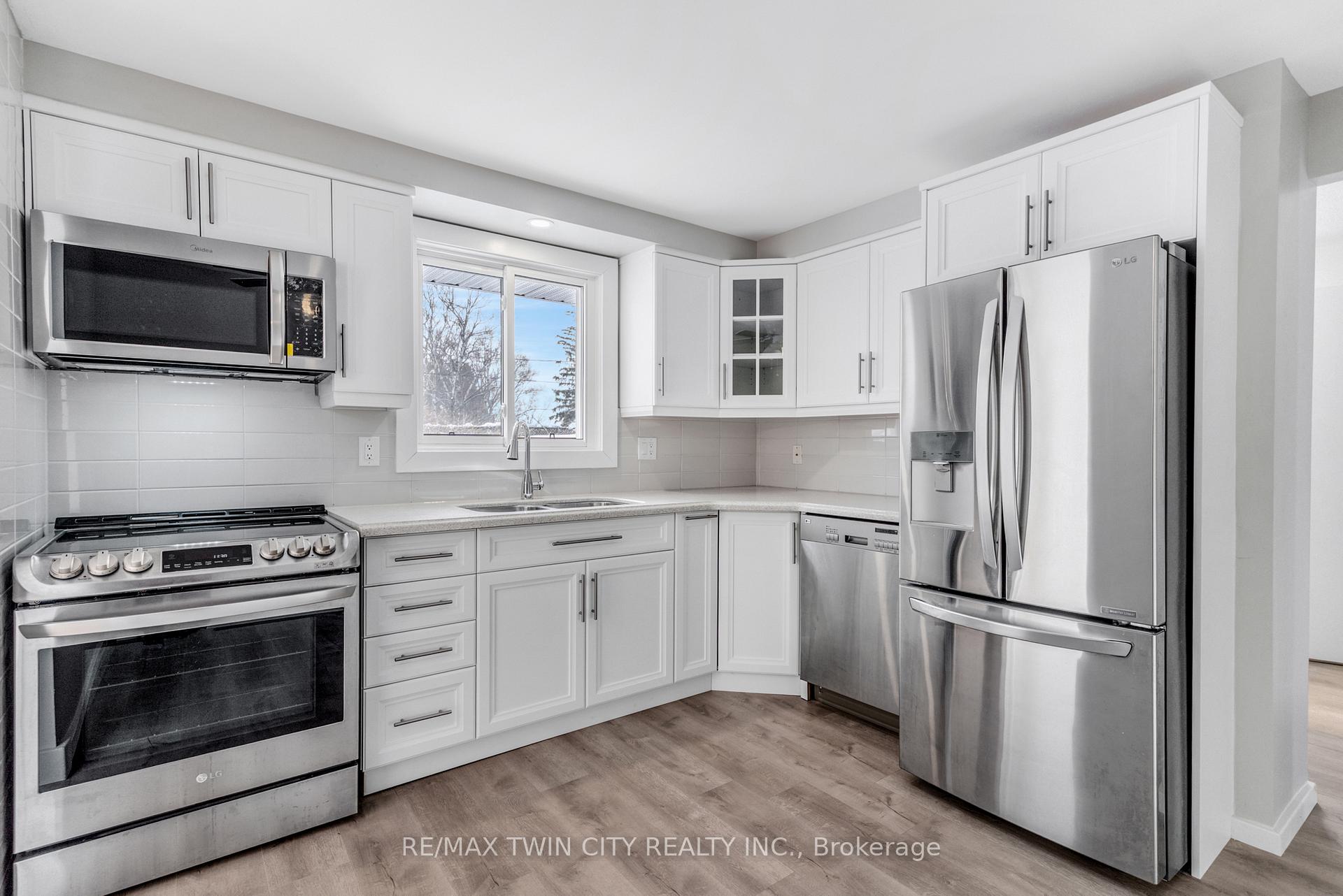 Photo 17 of 111 Manor Drive, Kitchener, Centreville Chicopee — HOMEH