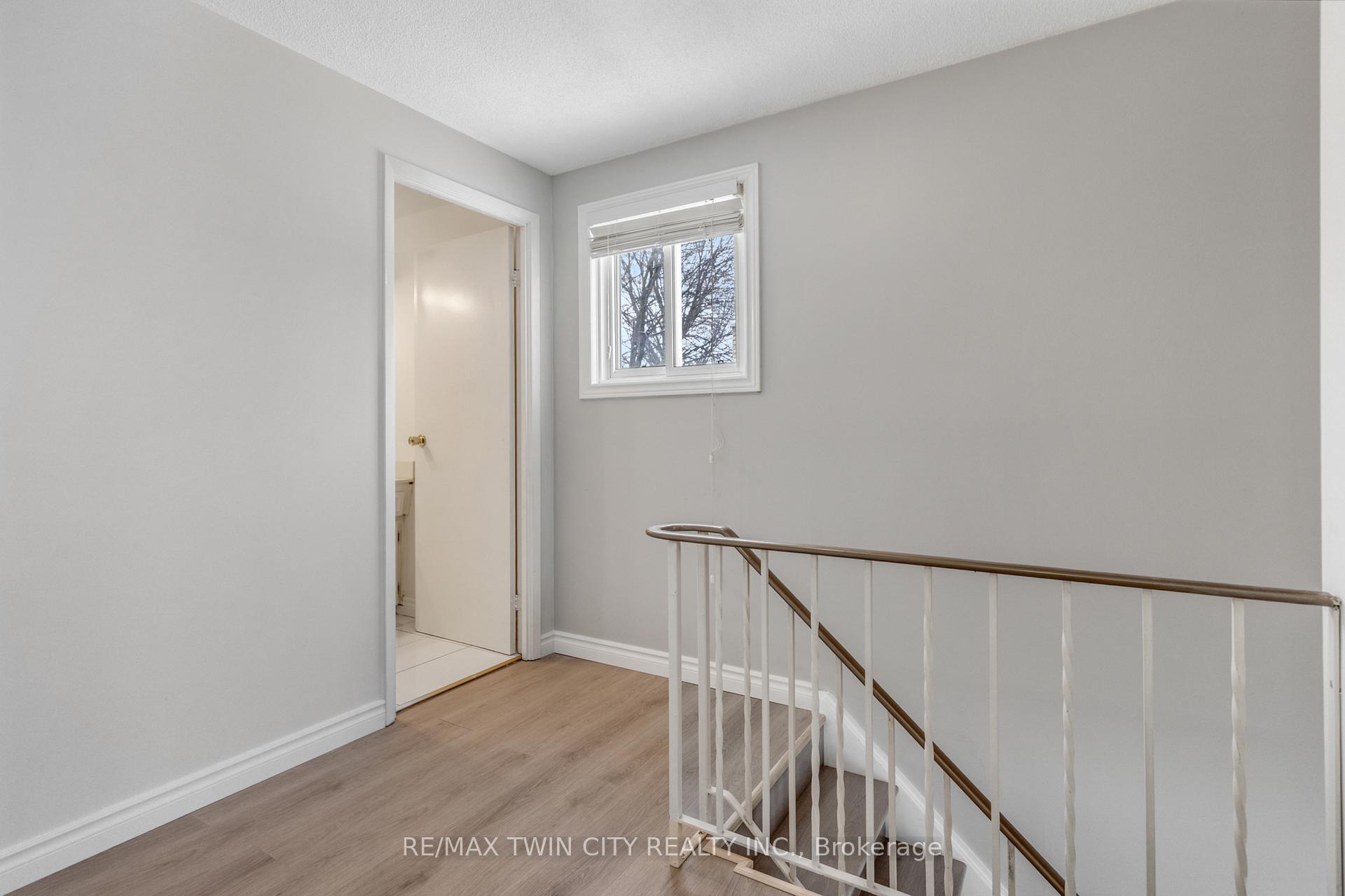 Photo 22 of 111 Manor Drive, Kitchener, Centreville Chicopee — HOMEH