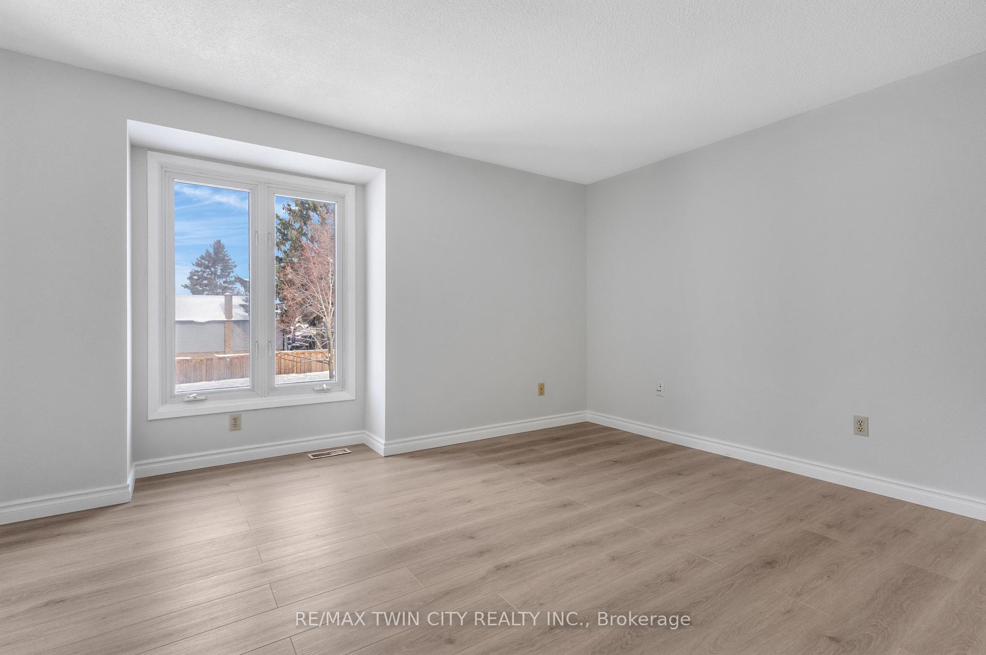 Photo 27 of 111 Manor Drive, Kitchener, Centreville Chicopee — HOMEH