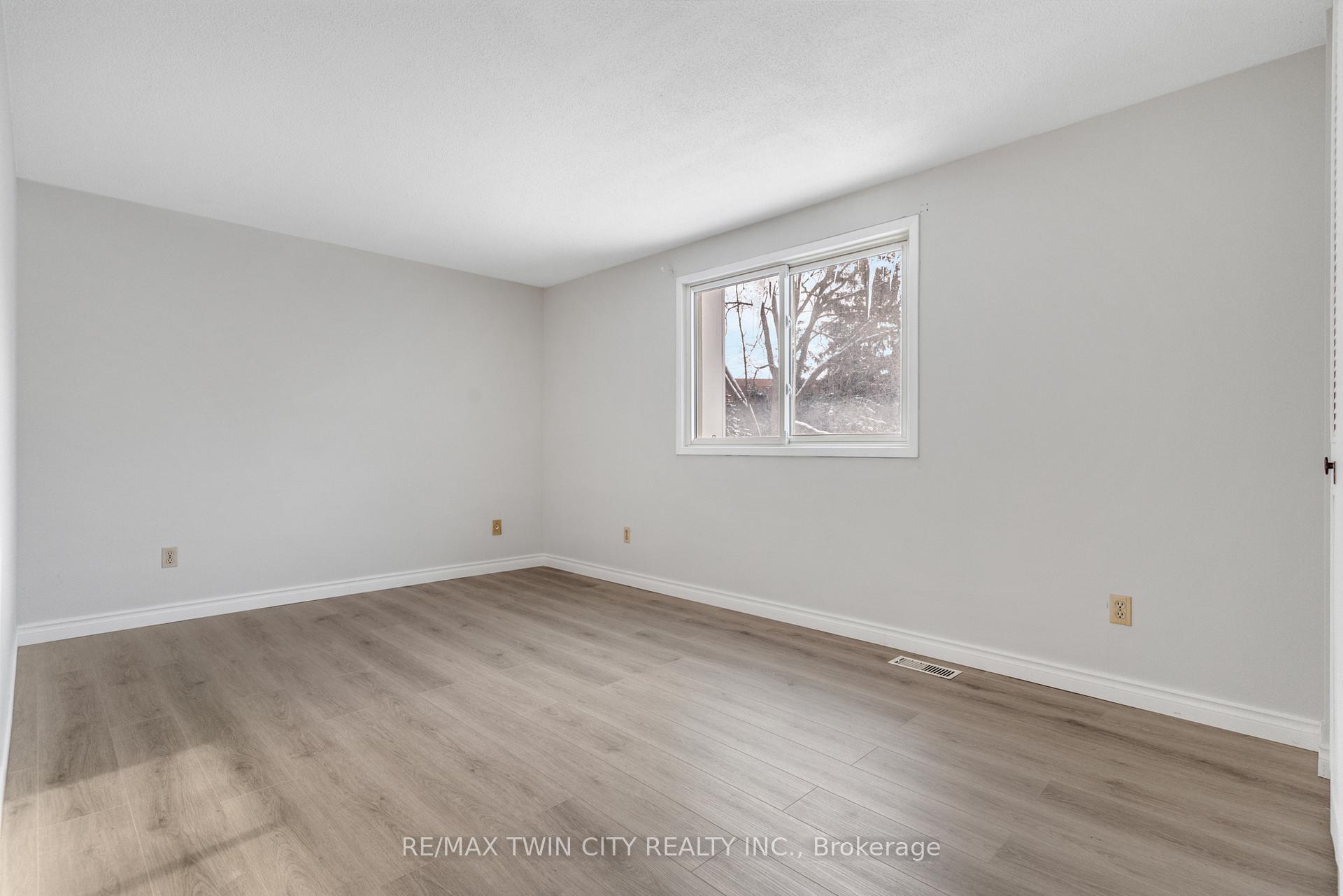 Photo 33 of 111 Manor Drive, Kitchener, Centreville Chicopee — HOMEH