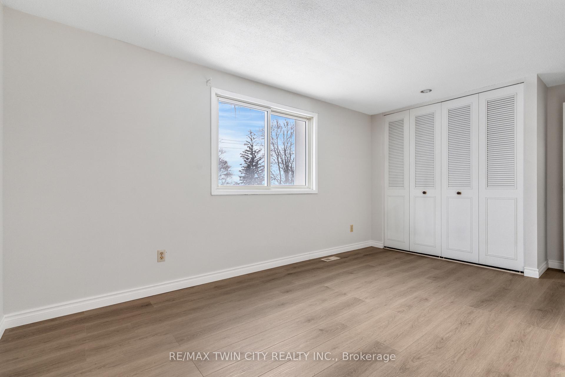Photo 34 of 111 Manor Drive, Kitchener, Centreville Chicopee — HOMEH