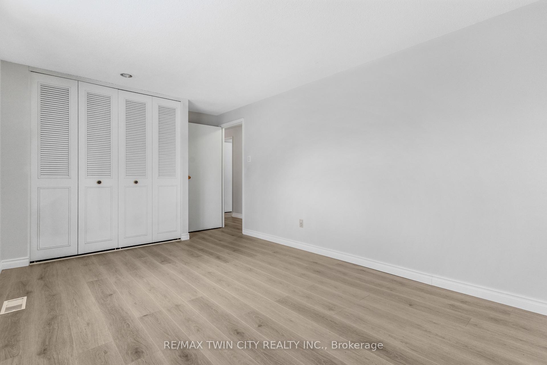 Photo 35 of 111 Manor Drive, Kitchener, Centreville Chicopee — HOMEH