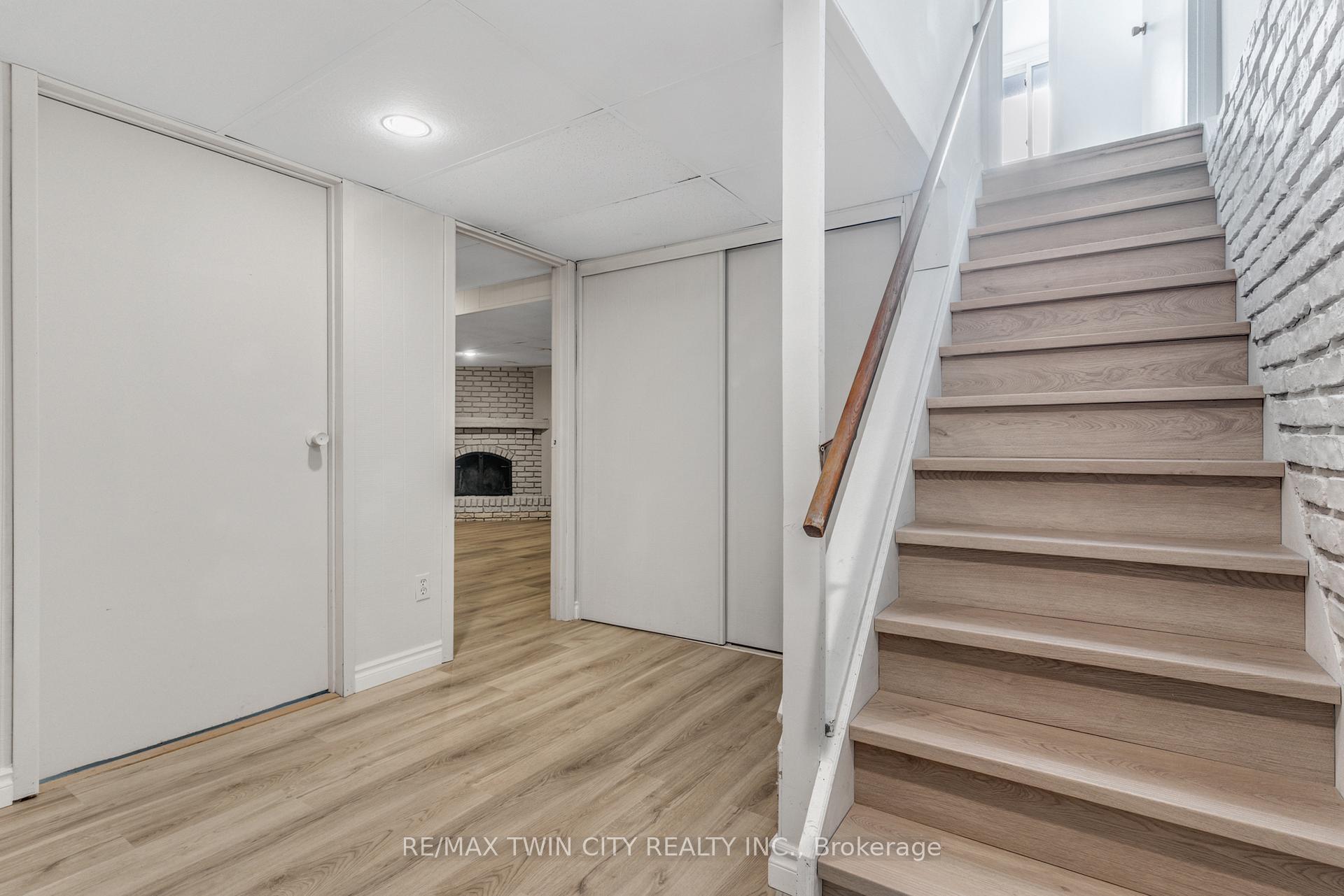 Photo 36 of 111 Manor Drive, Kitchener, Centreville Chicopee — HOMEH