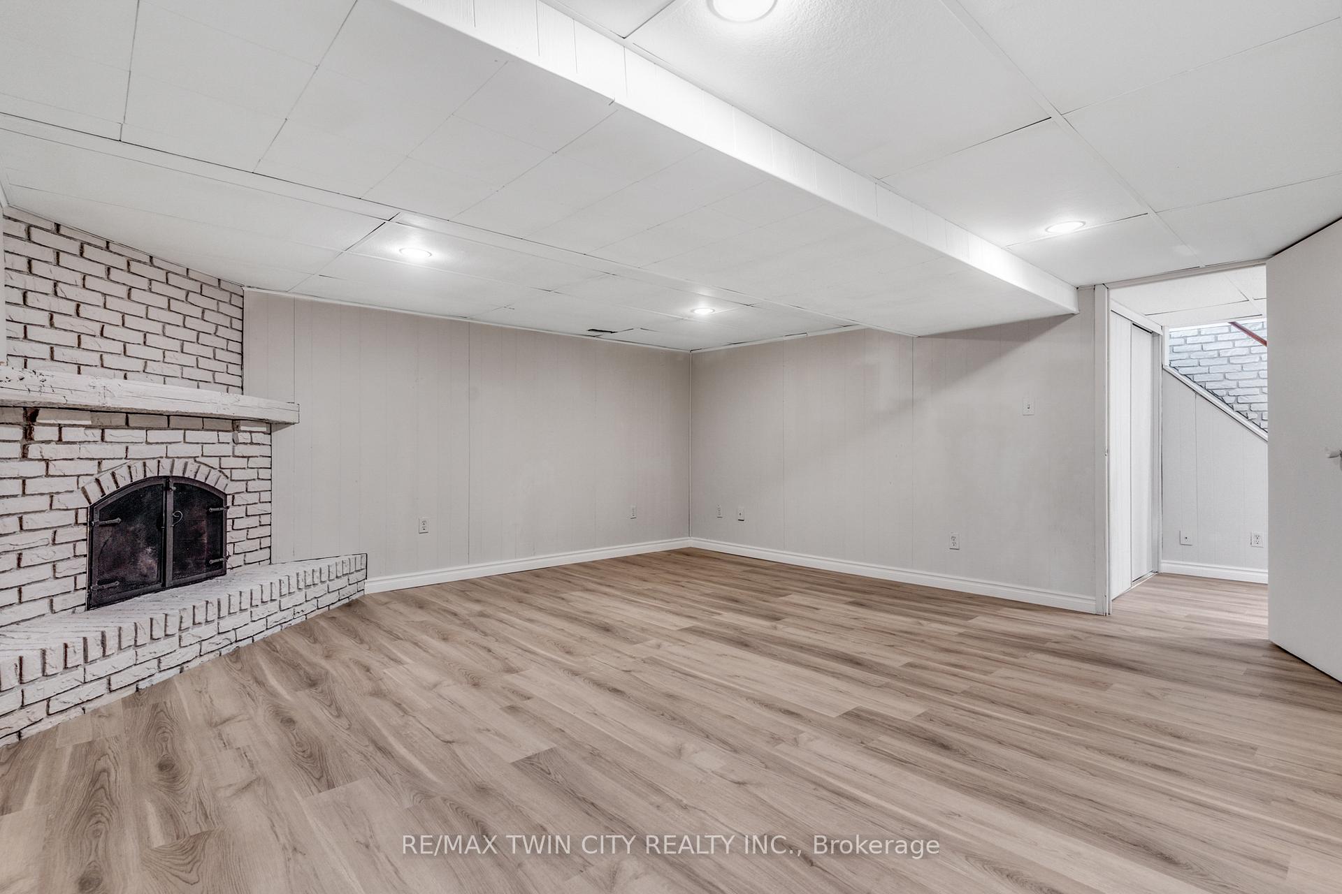Photo 39 of 111 Manor Drive, Kitchener, Centreville Chicopee — HOMEH
