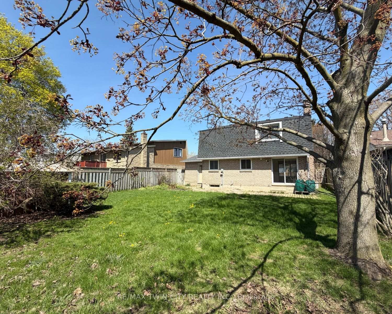 Photo 42 of 111 Manor Drive, Kitchener, Centreville Chicopee — HOMEH