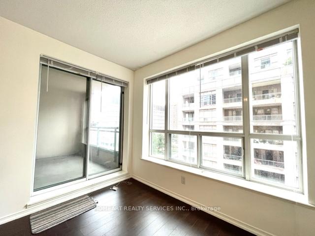 Photo 8 of Unit 805, 889 Bay Street, Toronto, Bay Street Corridor — HOMEH