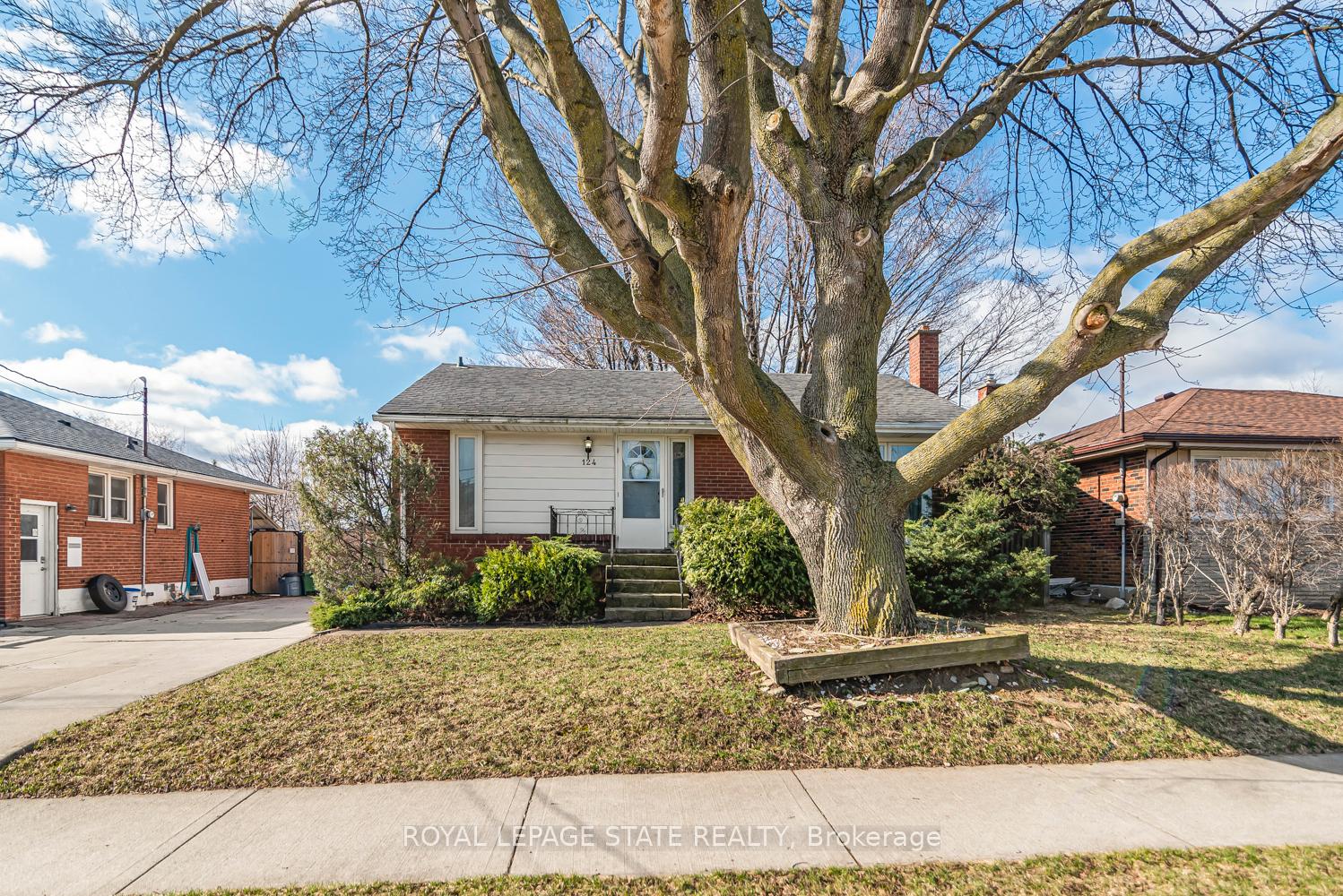 Photo 1 of 124 Broker Drive, Hamilton, Huntington — HOMEH