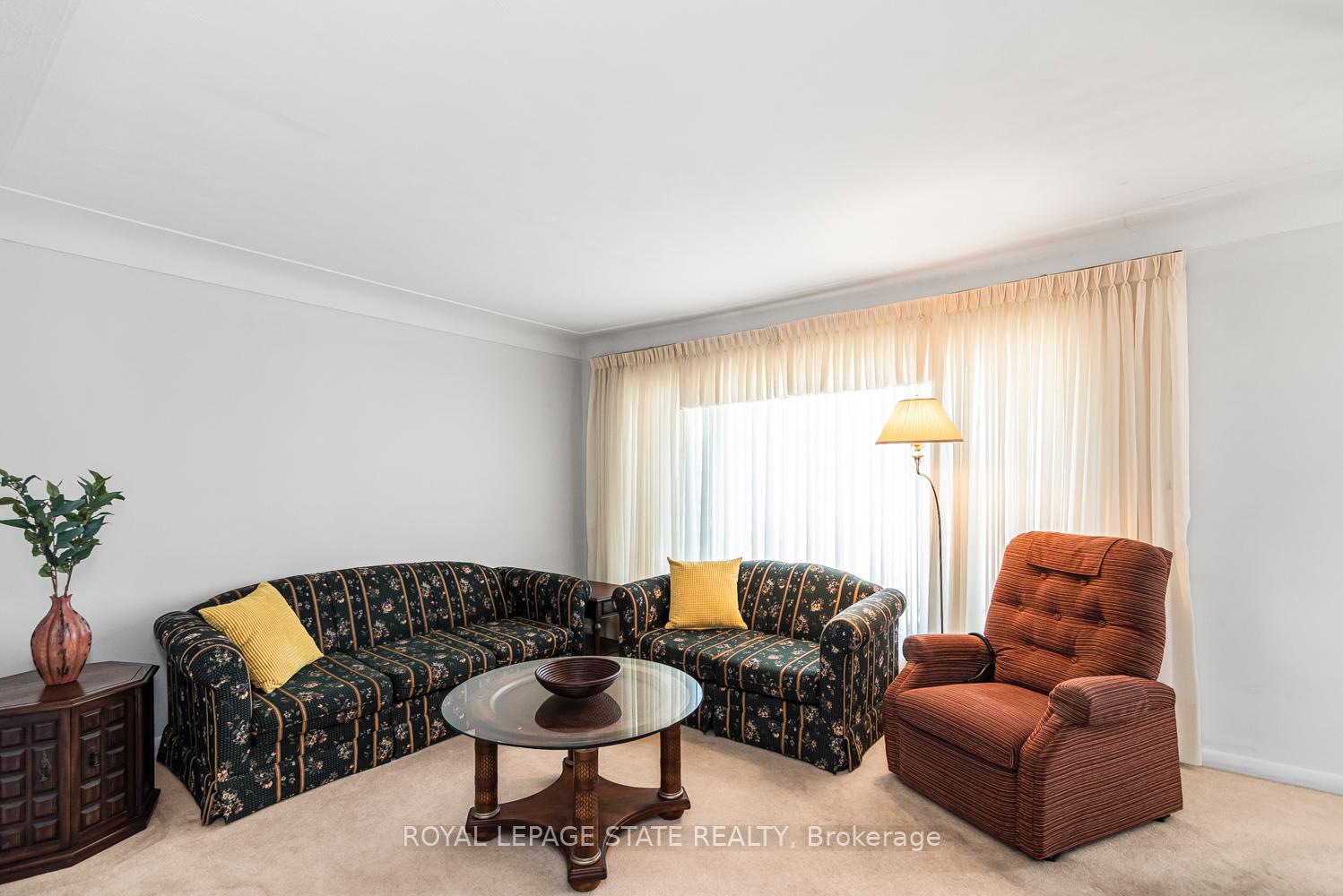 Photo 9 of 124 Broker Drive, Hamilton, Huntington — HOMEH