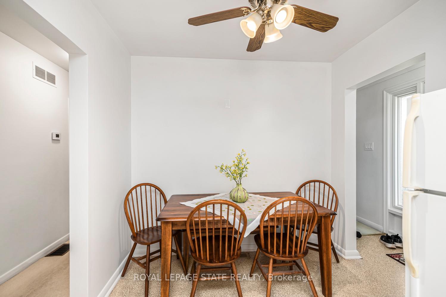 Photo 11 of 124 Broker Drive, Hamilton, Huntington — HOMEH