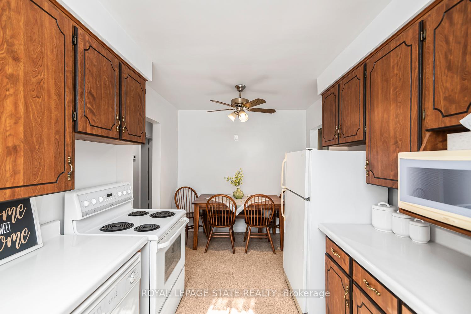 Photo 12 of 124 Broker Drive, Hamilton, Huntington — HOMEH