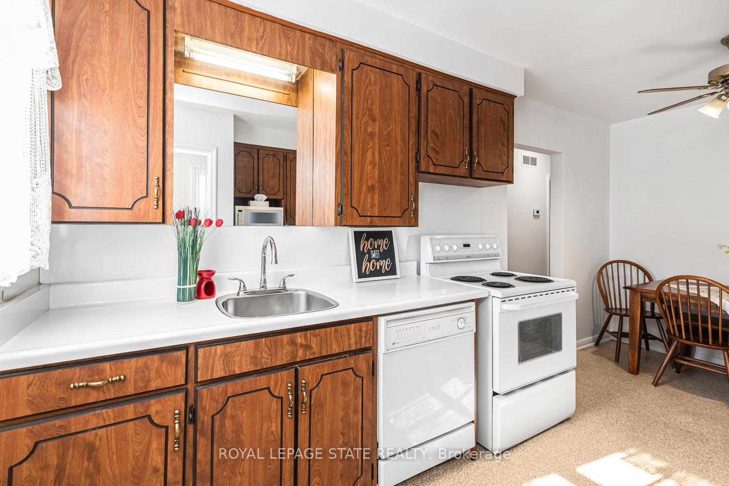 Photo 13 of 124 Broker Drive, Hamilton, Huntington — HOMEH