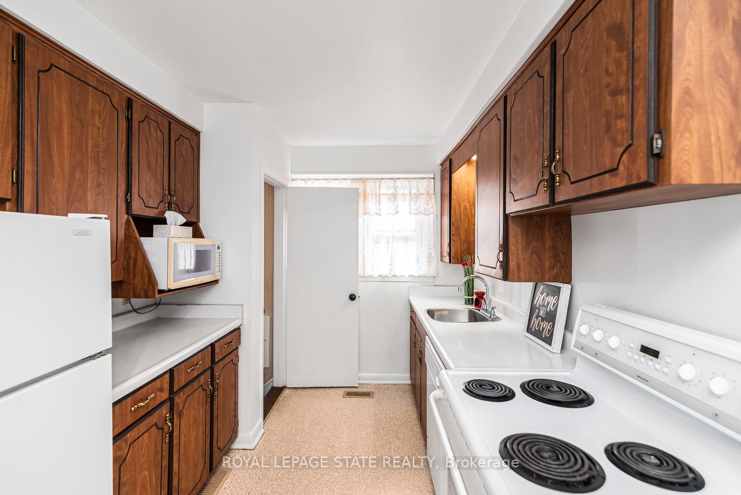Photo 15 of 124 Broker Drive, Hamilton, Huntington — HOMEH