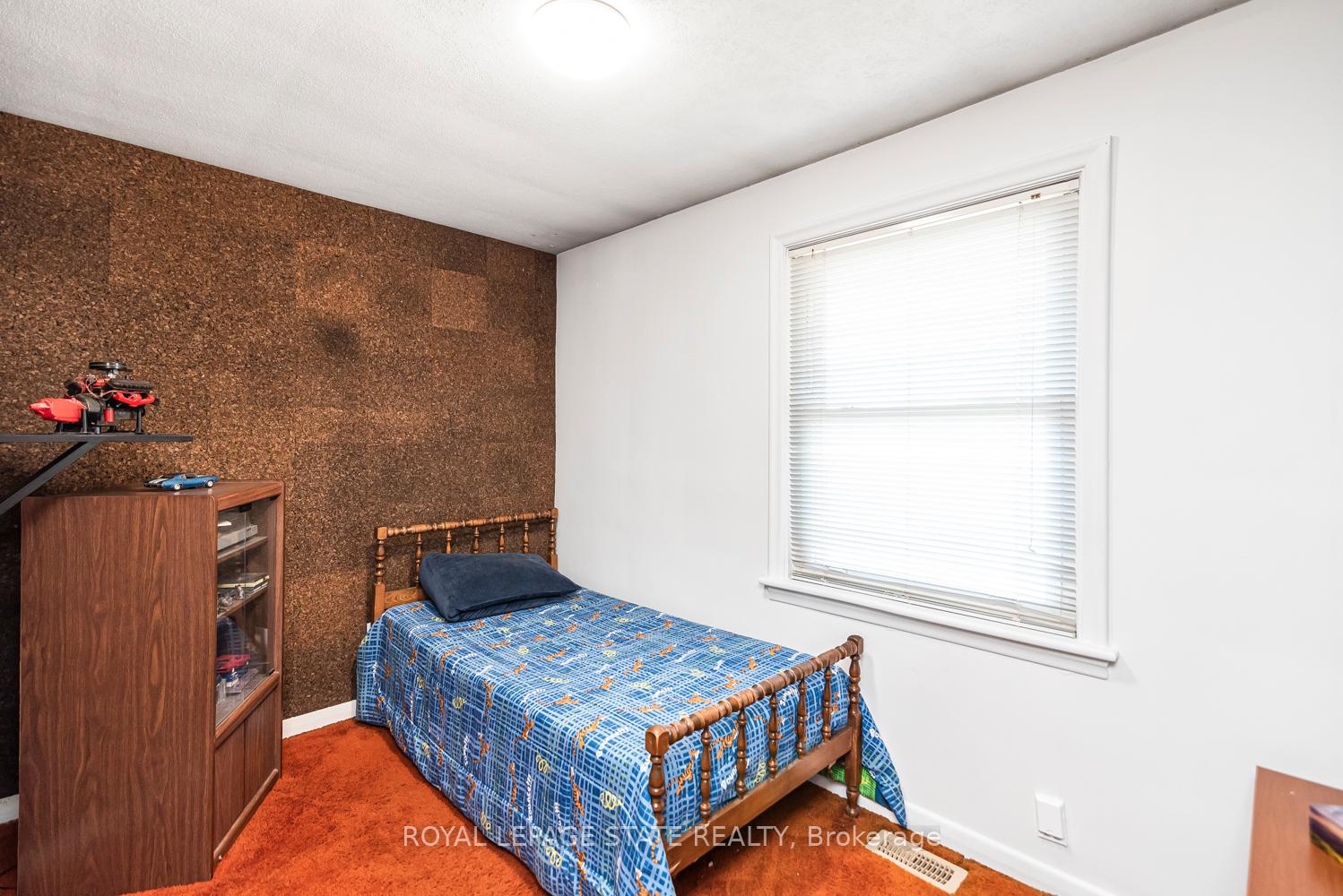 Photo 17 of 124 Broker Drive, Hamilton, Huntington — HOMEH
