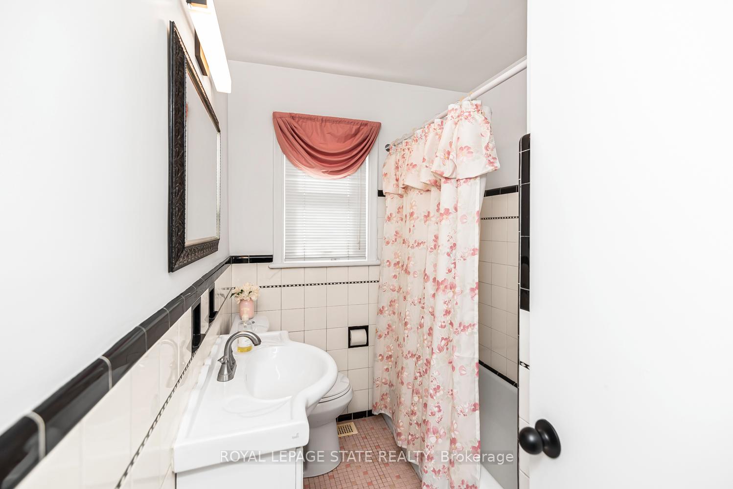 Photo 23 of 124 Broker Drive, Hamilton, Huntington — HOMEH