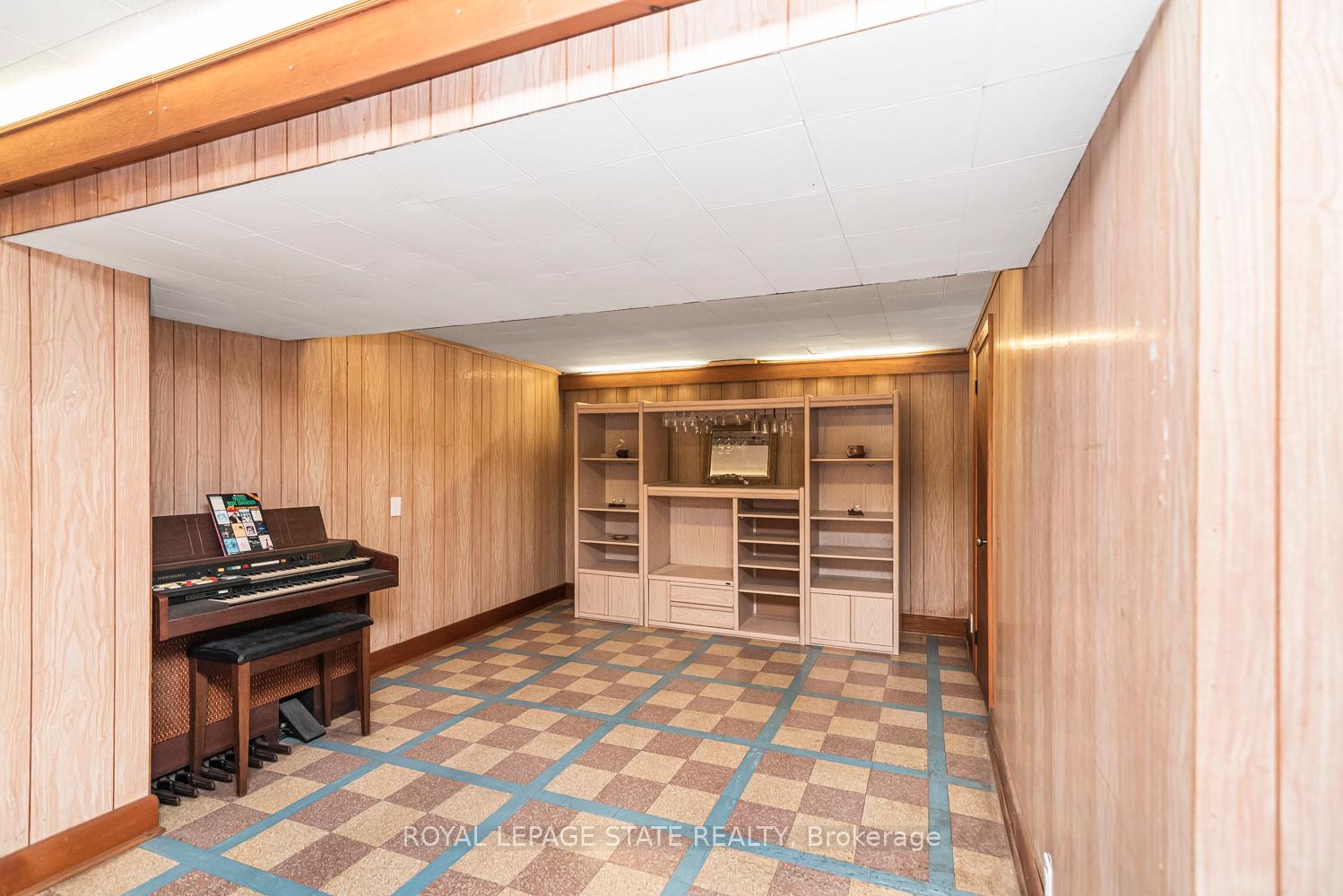 Photo 33 of 124 Broker Drive, Hamilton, Huntington — HOMEH