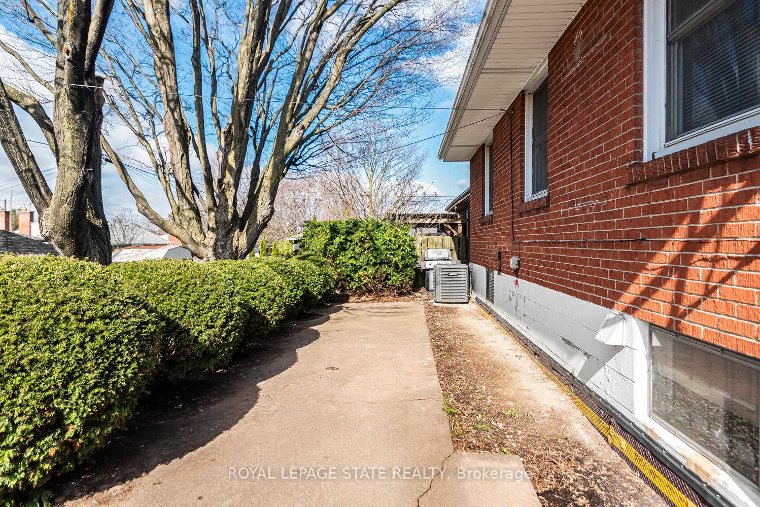 Photo 39 of 124 Broker Drive, Hamilton, Huntington — HOMEH