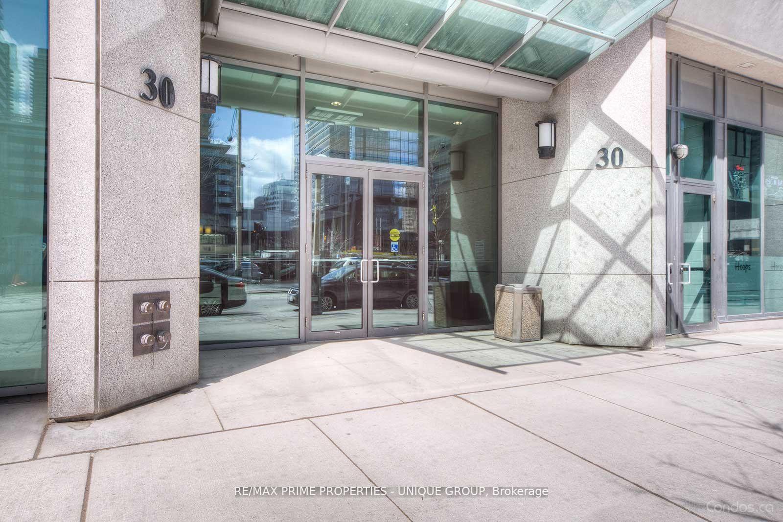 Photo 2 of Unit 1906, 30 Grand Trunk Crescent, Toronto, Waterfront Communities — HOMEH