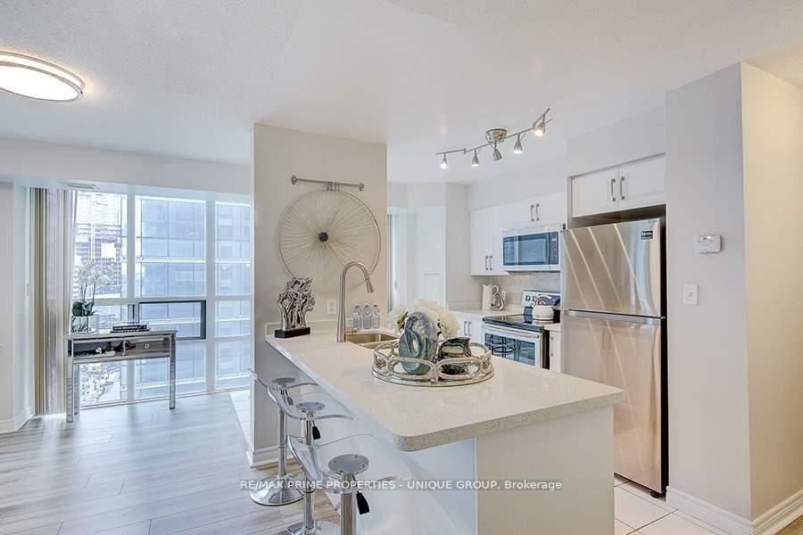 Photo 3 of Unit 1906, 30 Grand Trunk Crescent, Toronto, Waterfront Communities — HOMEH