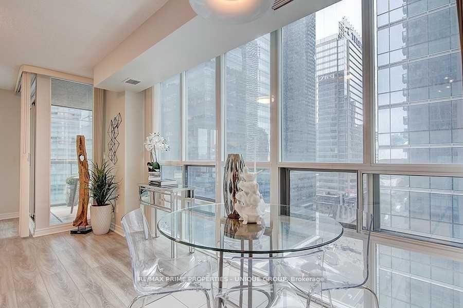 Photo 6 of Unit 1906, 30 Grand Trunk Crescent, Toronto, Waterfront Communities — HOMEH