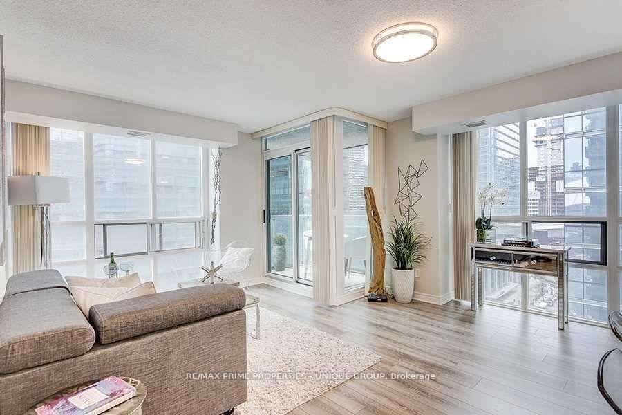 Photo 7 of Unit 1906, 30 Grand Trunk Crescent, Toronto, Waterfront Communities — HOMEH