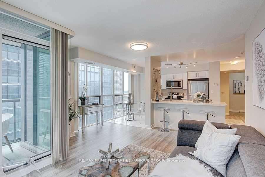 Photo 8 of Unit 1906, 30 Grand Trunk Crescent, Toronto, Waterfront Communities — HOMEH