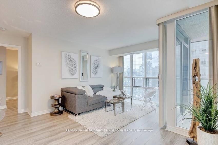 Photo 9 of Unit 1906, 30 Grand Trunk Crescent, Toronto, Waterfront Communities — HOMEH
