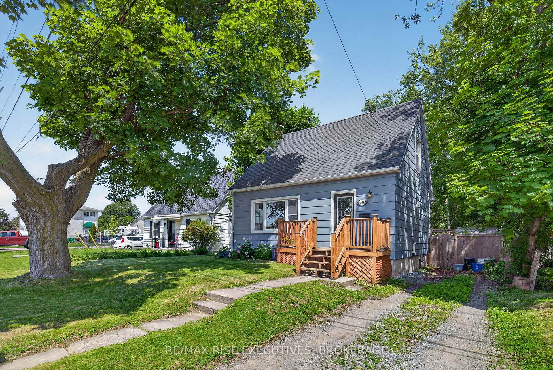 Photo 3 of 807 Brock Street, Kingston, Central City East — HOMEH