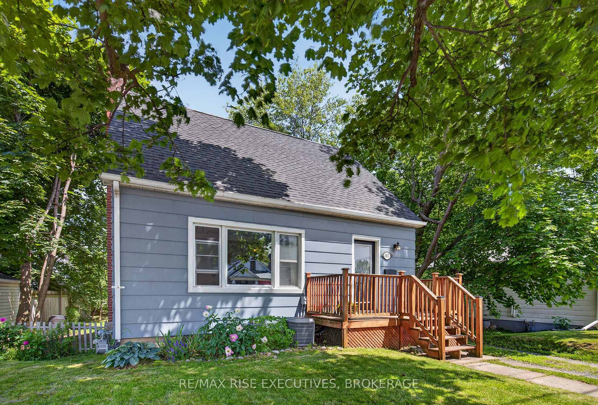 Photo 6 of 807 Brock Street, Kingston, Central City East — HOMEH
