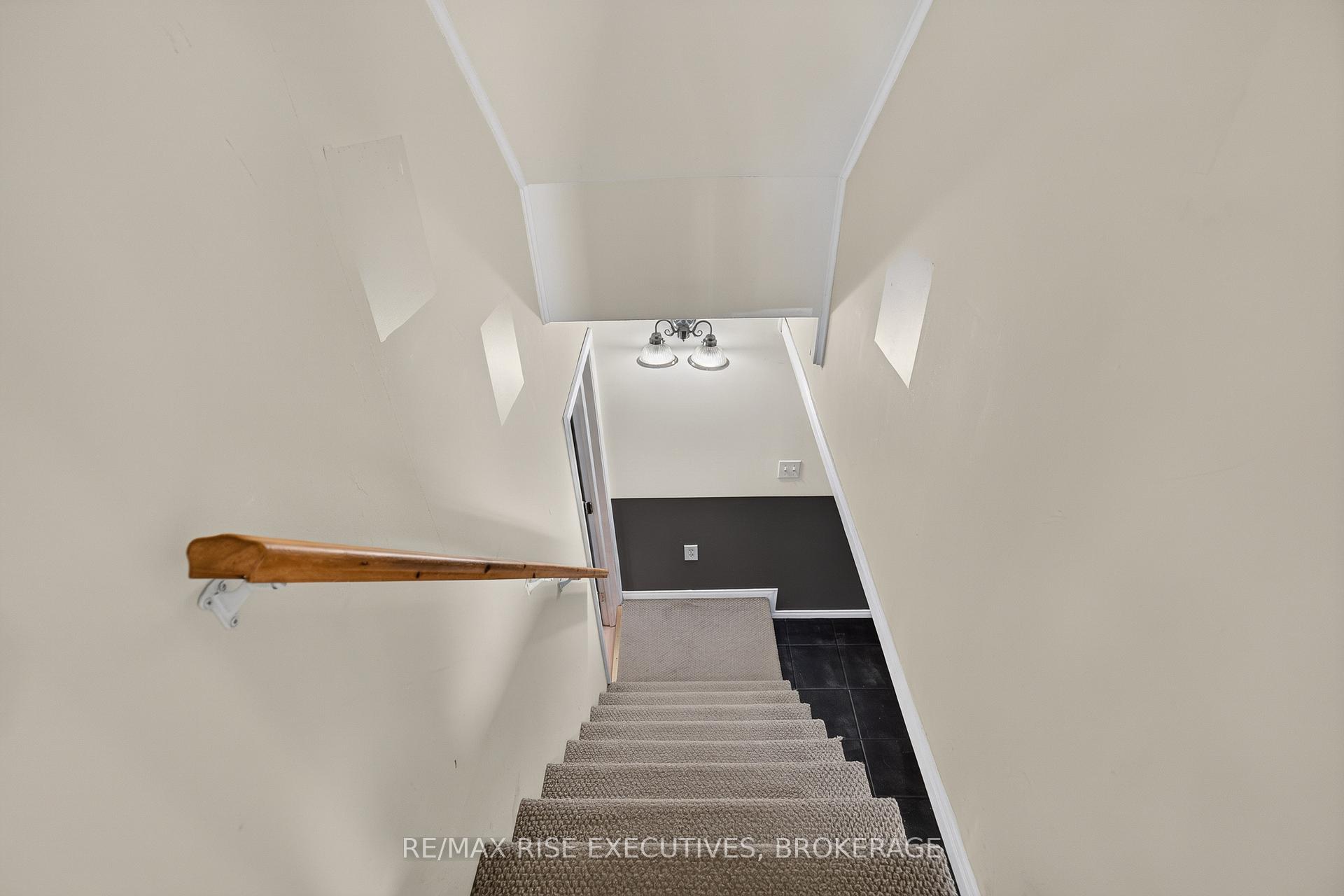 Photo 35 of 807 Brock Street, Kingston, Central City East — HOMEH
