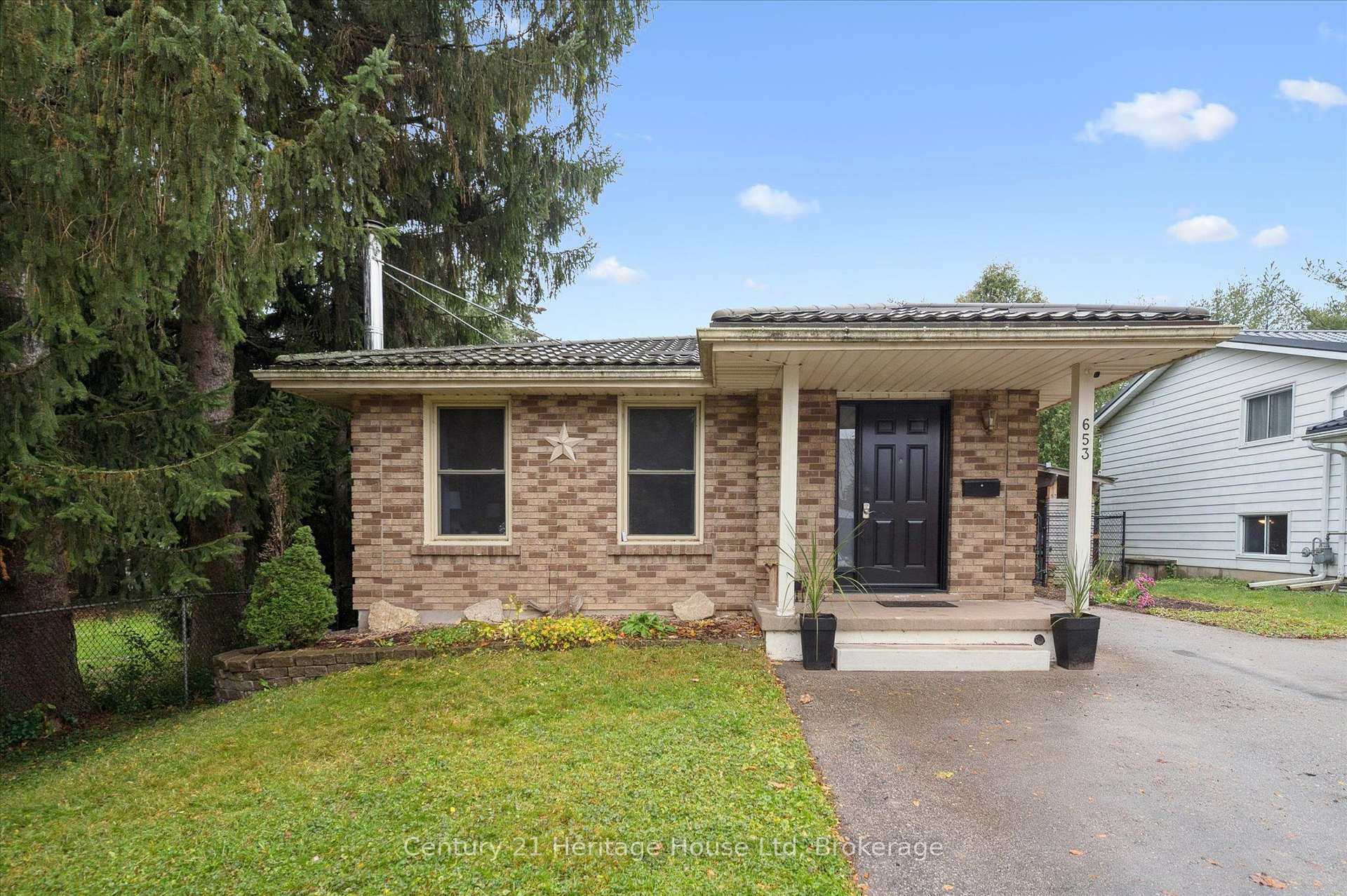 Photo 1 of 653 Perry Street, Centre Wellington, Fergus — HOMEH