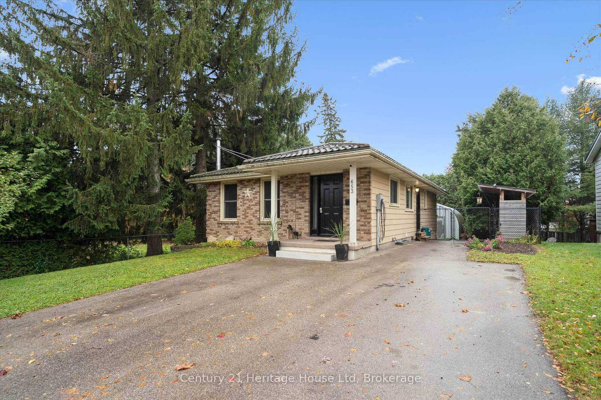 Photo 3 of 653 Perry Street, Centre Wellington, Fergus — HOMEH