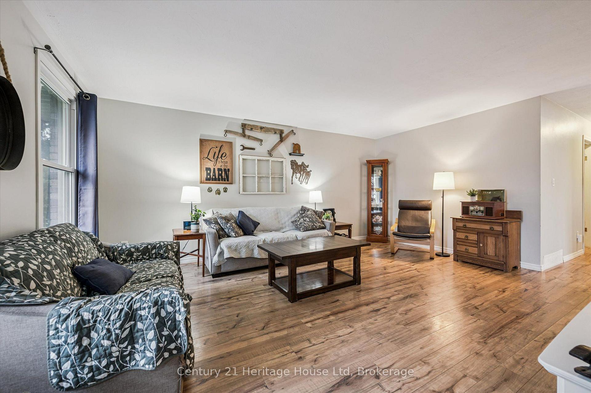 Photo 9 of 653 Perry Street, Centre Wellington, Fergus — HOMEH