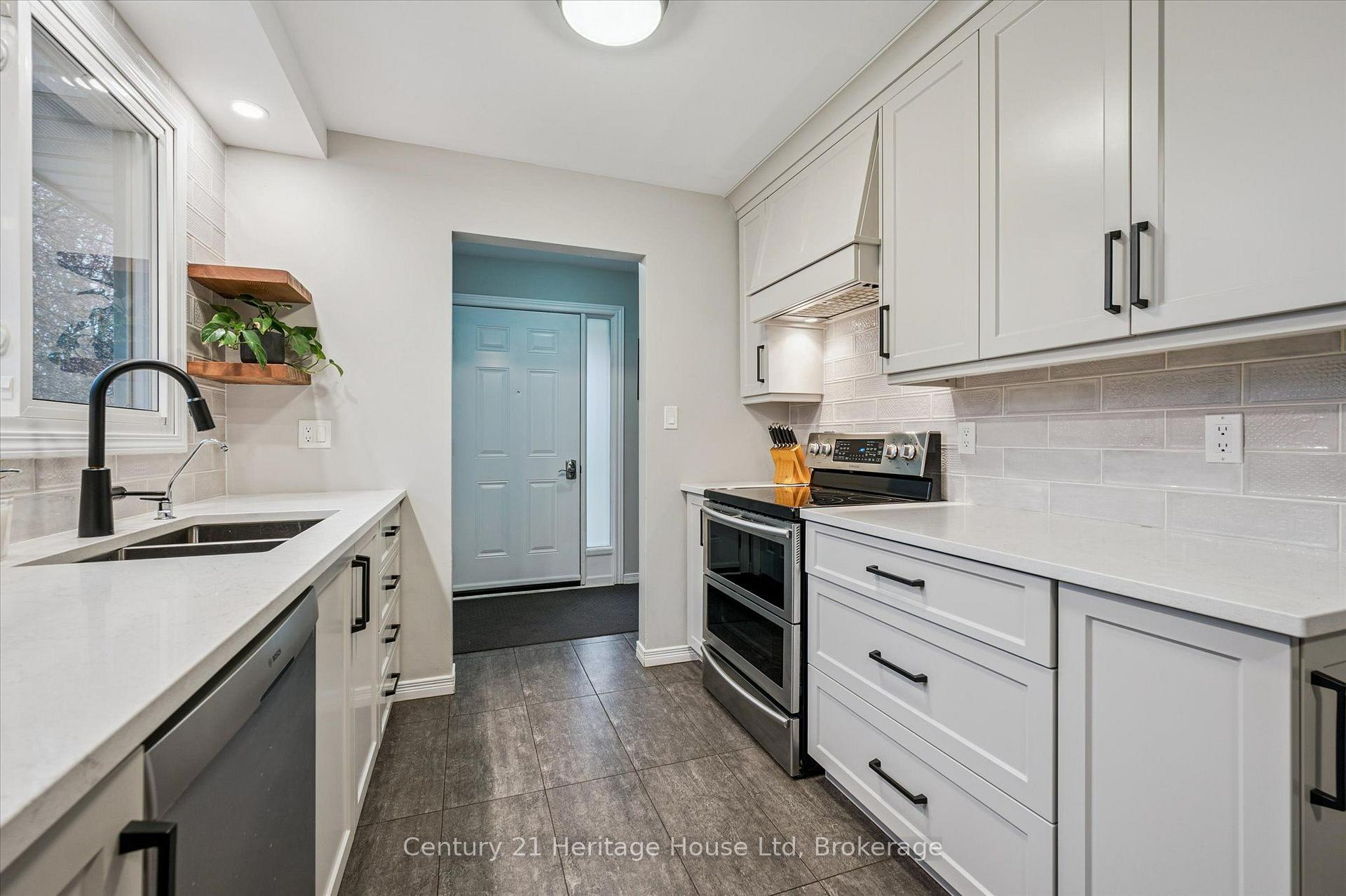 Photo 15 of 653 Perry Street, Centre Wellington, Fergus — HOMEH