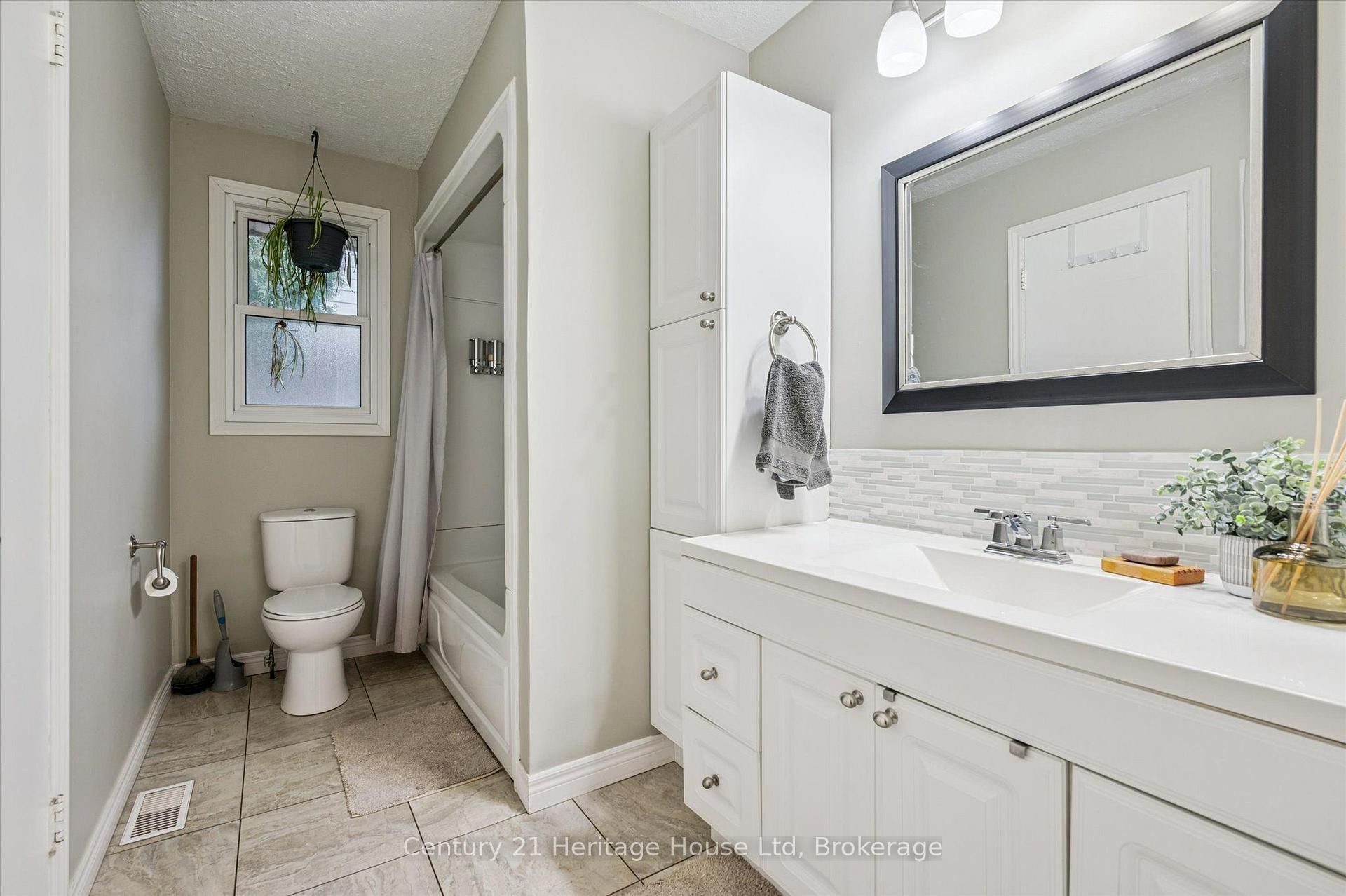Photo 22 of 653 Perry Street, Centre Wellington, Fergus — HOMEH
