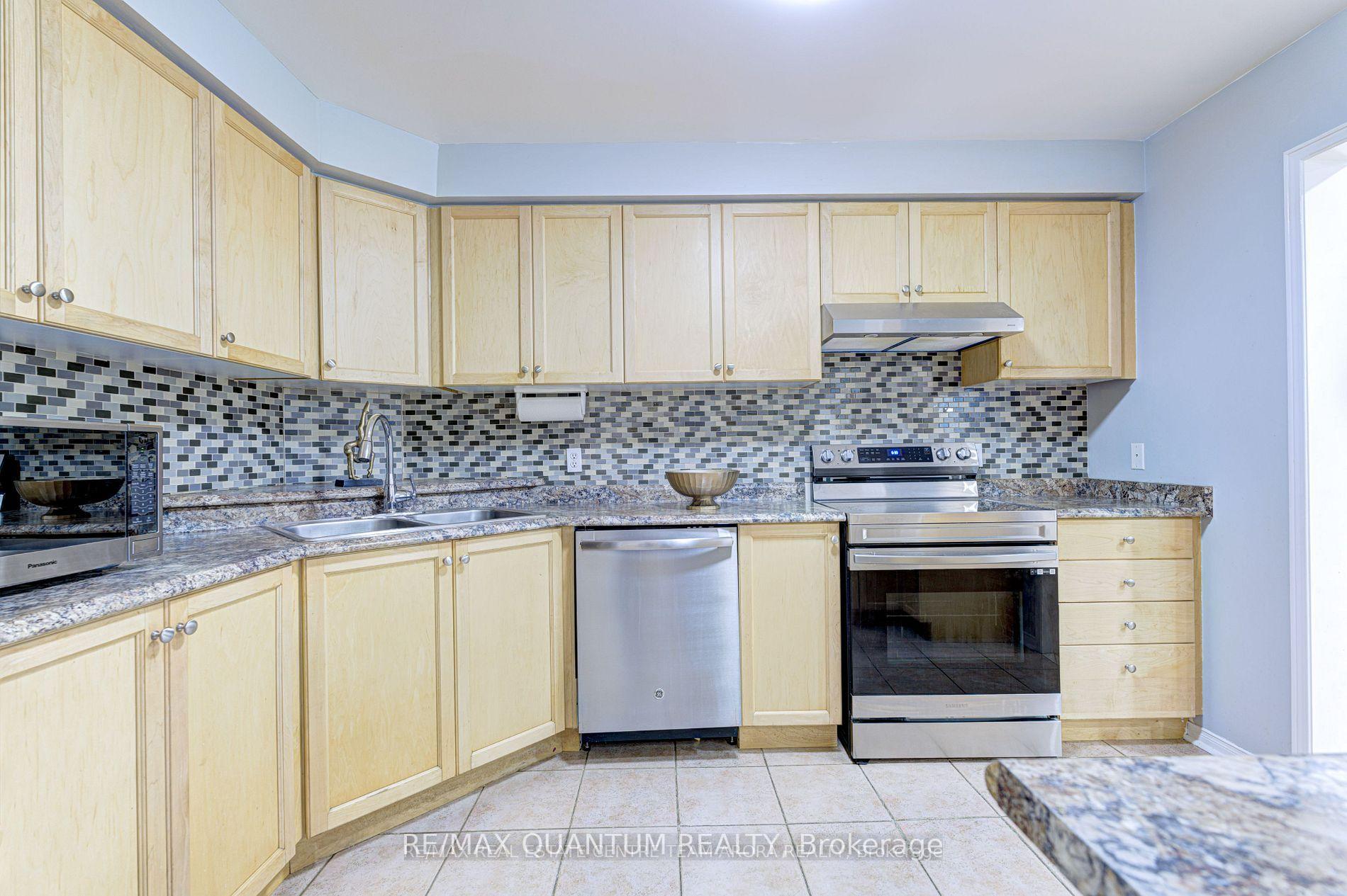 Photo 15 of 7204 Frontier Ridge, Mississauga, Meadowvale Village — HOMEH